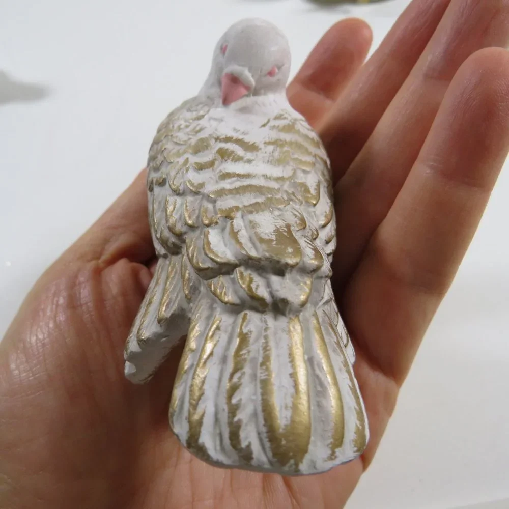 Ceramic (5) Birds with Clips in color Off White & Gold